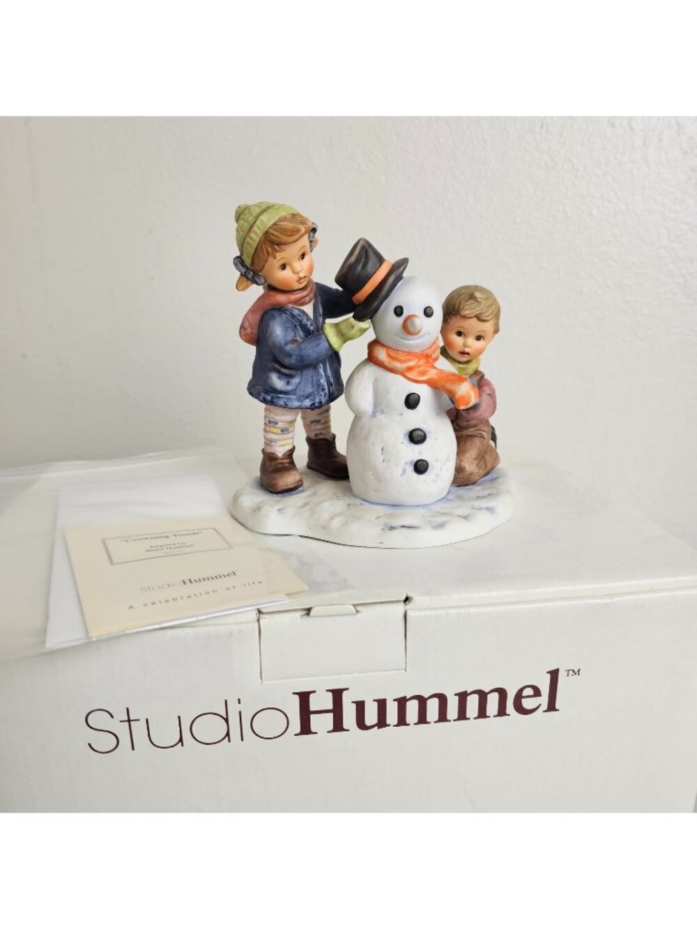 "Crowning Touch" Goebel Berta Hummel '99 Figure BH 82 Orig Open Box Cert Of Auth